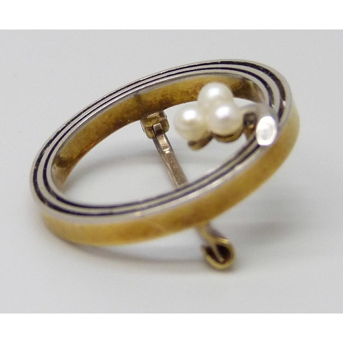 7070 - An Edwardian 15ct gold and seed pearl brooch, 2.5g, 1.9cm