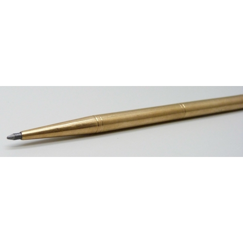 7073 - A 9ct gold propelling pencil, 15.9g total weight, 10.8cm