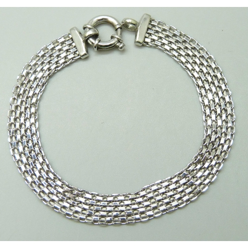 7077 - A 9ct white gold bracelet, 6.2g, 19cm