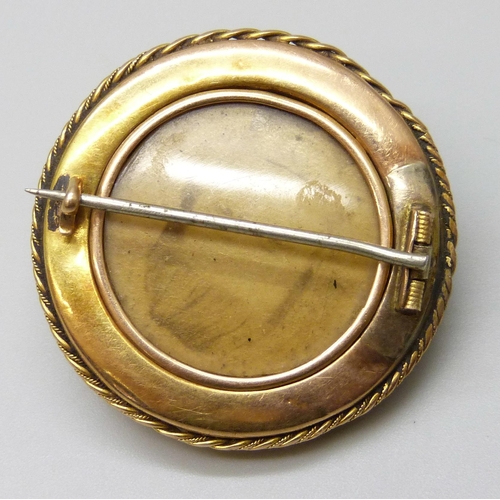 7078 - A late Victorian memorial brooch, 11.2g, 3.5cm