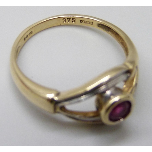 7080 - A 9ct gold, ruby and white stone ring, 2.7g, P