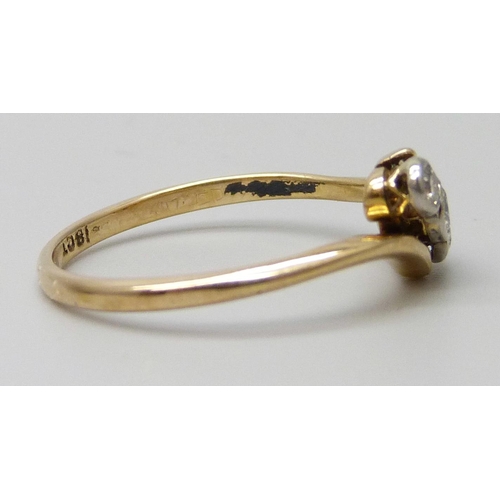 7081 - An 18ct gold three stone diamond ring, 2.2g, N/O