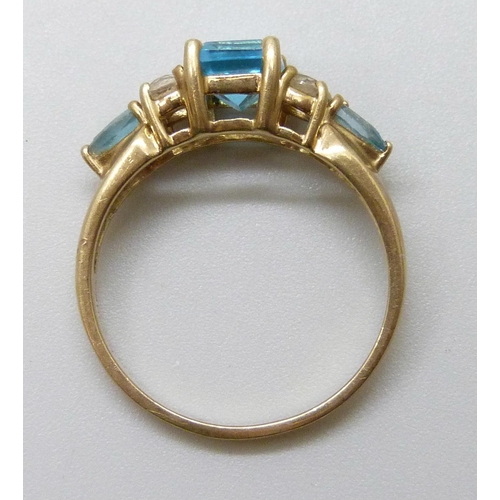 7083 - A 9ct gold, blue topaz and white stone ring, 3.5g, Q