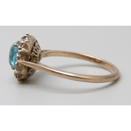 7086 - A yellow metal, blue topaz and white stone cluster ring, 2.4g, M