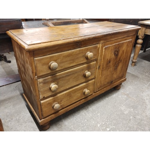 157 - A Victorian pine dresser