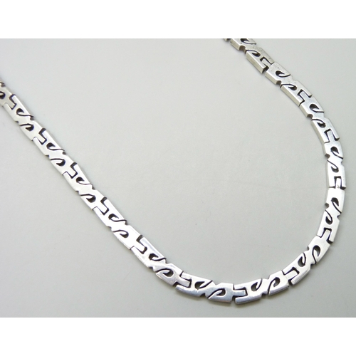 7101 - A Mexican silver wave design link collar necklace, 71g