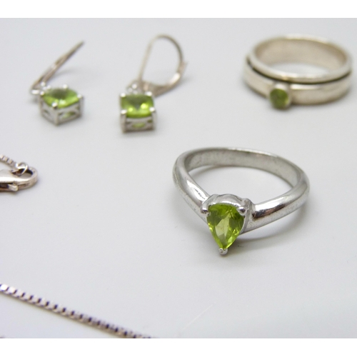 7111 - A collection of silver and green stone jewellery including two rings, a bracelet, earrings, etc., 30... 