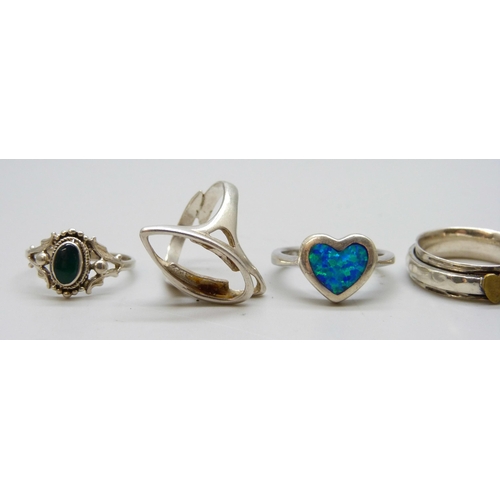 7113 - Six silver rings, one lacking stone, 18g