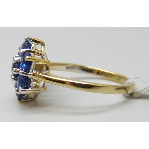 7117 - A silver gilt kyanite cluster ring, R/S