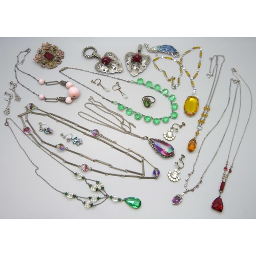 7135 - A collection of vintage costume jewellery