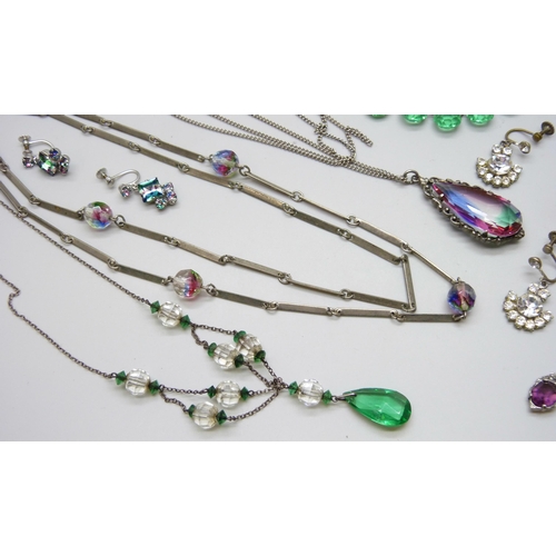 7135 - A collection of vintage costume jewellery