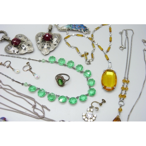 7135 - A collection of vintage costume jewellery