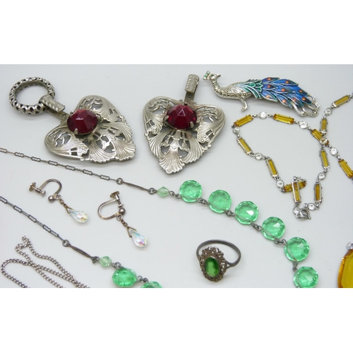 7135 - A collection of vintage costume jewellery