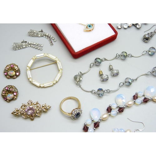 7138 - A collection of diamante and other costume jewellery