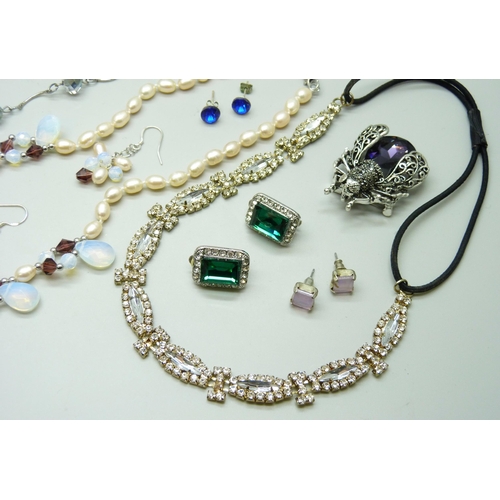 7138 - A collection of diamante and other costume jewellery