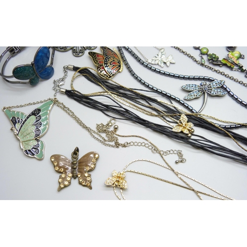 7141 - A collection of butterfly themed costume jewellery