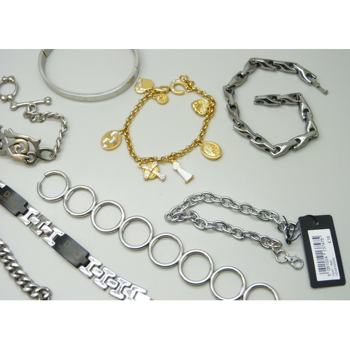 7144 - Assorted bracelets including Dolce & Gabbana, Dyrberg Kern, Brookes & Bentley, Storm, etc.