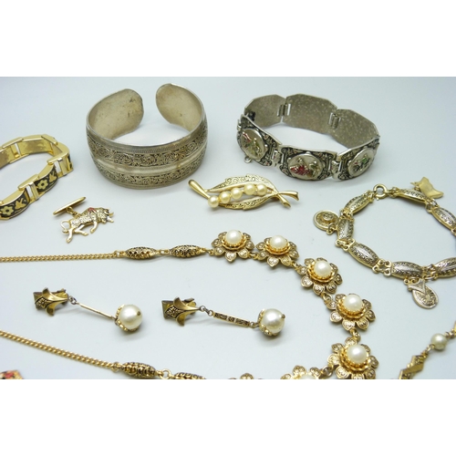 7146 - A collection of costume jewellery including enamelled