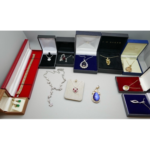 7157 - A collection of costume jewellery, boxed