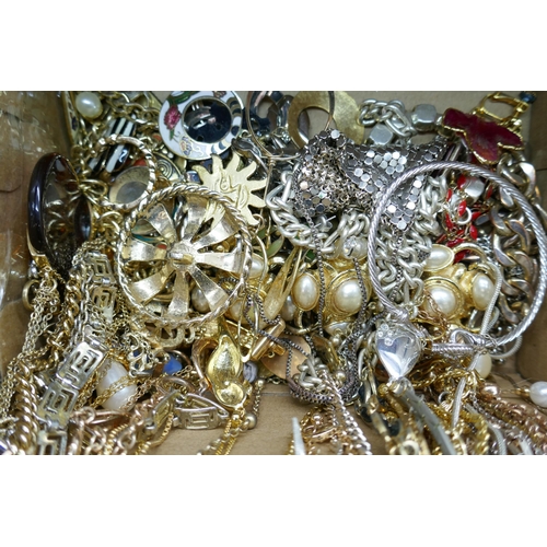 7169 - A collection of gold tone and other costume jewellery