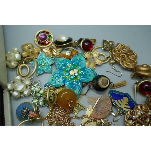 7171 - Vintage designer and other earrings and costume jewellery, with jewellery box