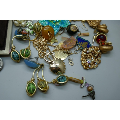 7171 - Vintage designer and other earrings and costume jewellery, with jewellery box