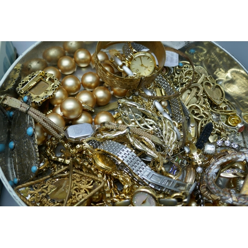 7173 - A large collection of costume jewellery and wristwatches