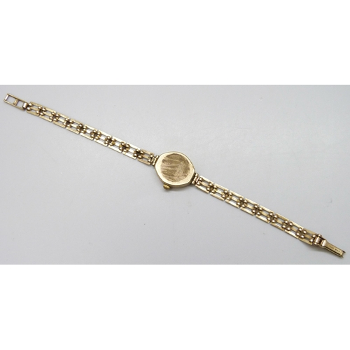 7179 - A 9ct gold Accurist lady's wristwatch on a 9ct gold strap, 10.1g including movement