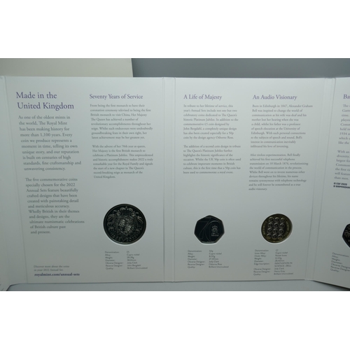 7234 - The Royal Mint 2022 annual coin set, contains 8 definitive coins of the UK, along with 5 commemorati... 