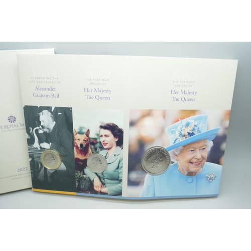 7234 - The Royal Mint 2022 annual coin set, contains 8 definitive coins of the UK, along with 5 commemorati... 