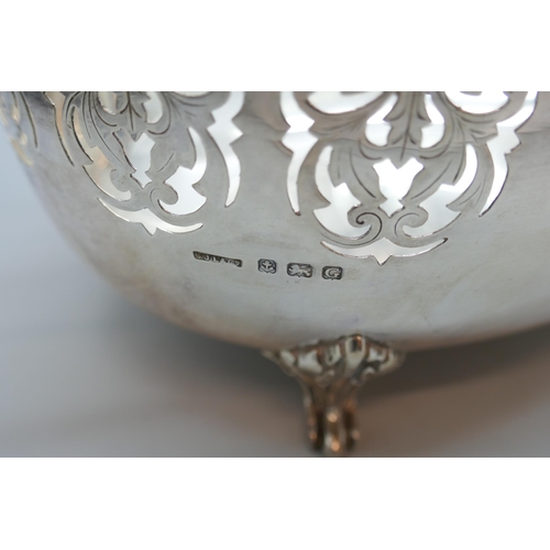 7238 - A silver pierced two handled dish, Birmingham 1931, 530g, 27cm handle to handle