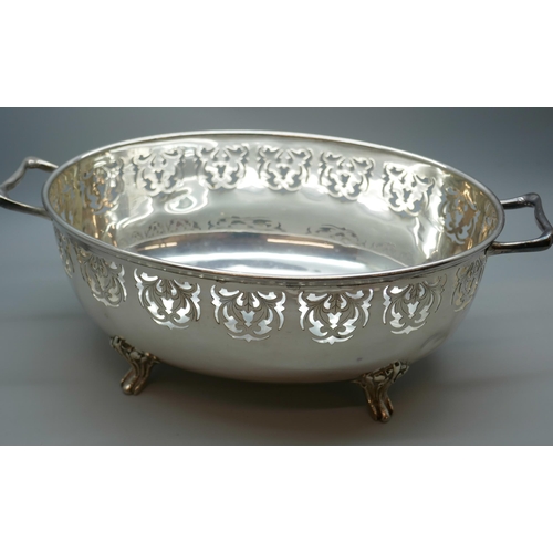 7238 - A silver pierced two handled dish, Birmingham 1931, 530g, 27cm handle to handle