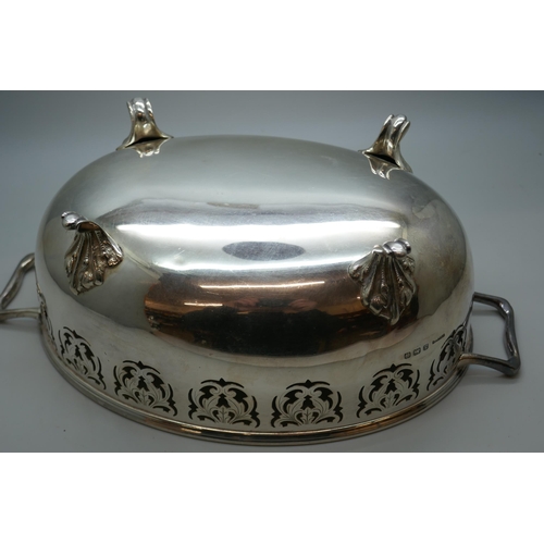 7238 - A silver pierced two handled dish, Birmingham 1931, 530g, 27cm handle to handle