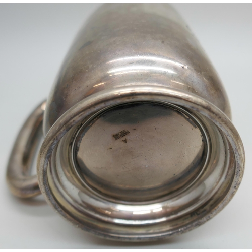 7240 - A silver mug with inscription dated 1933, Birmingham 1932, 217g