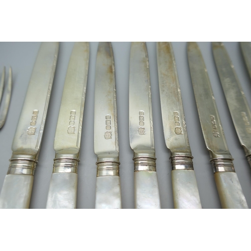 7245 - A set of 12 silver knives and forks with mother of pearl handles, Sheffield 1910