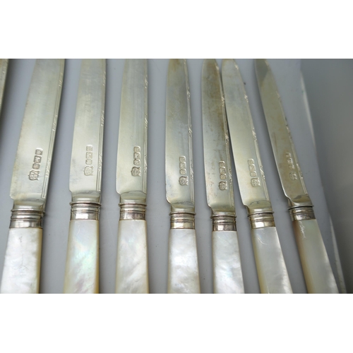 7245 - A set of 12 silver knives and forks with mother of pearl handles, Sheffield 1910