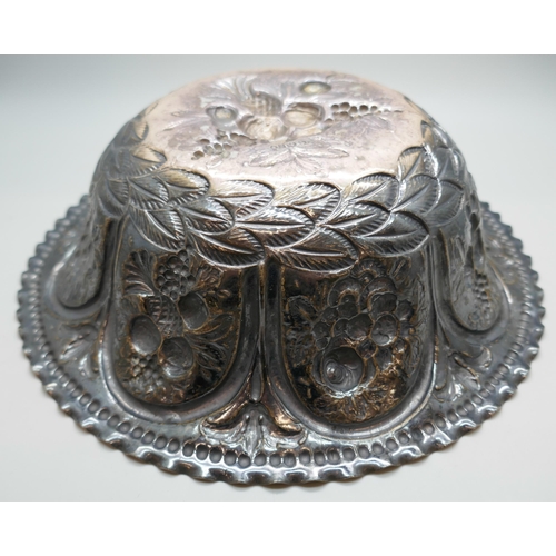 7252 - A Victorian silver bowl with embossed fruit and foliage design depicting pineapples and grapes, Lond... 