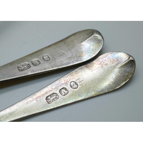 7259 - A set of George III silver tea spoons, London 1796, 65g, together with a cased set of EPNS spoons, a... 