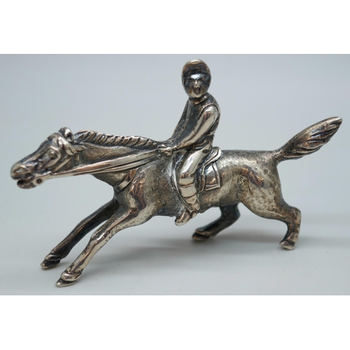 7262 - A small model of a horse and jockey, 7 x 4.5cm