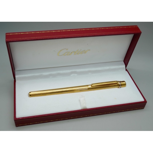 7267 - A Cartier gold plated fountain pen with 18k gold nib, serial number 024374, boxed with 2 leaflets