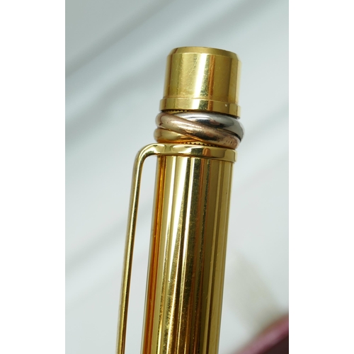 7267 - A Cartier gold plated fountain pen with 18k gold nib, serial number 024374, boxed with 2 leaflets