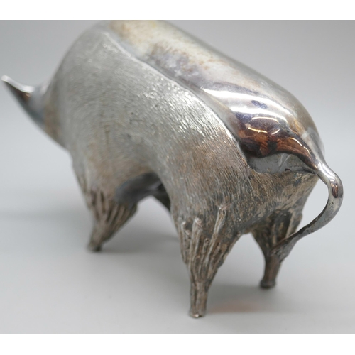 7270 - A silver stylised model of a bull, set with garnet eyes, London 1962, 322g