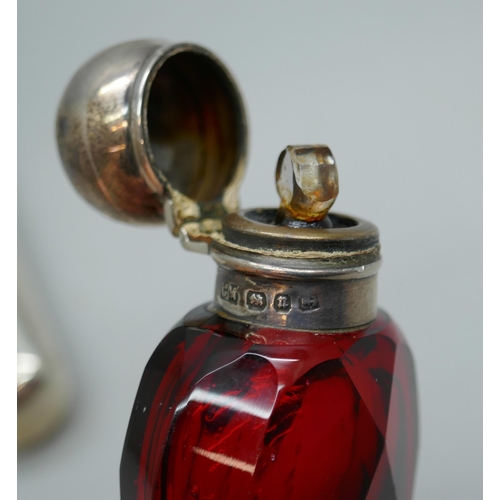 7271 - A silver cheroot case, 19g, and a silver topped glass scent bottle