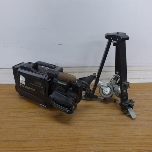 5092 - A Panasonic M40 VHS NV-M40 HQ movie camera with tripod on casters