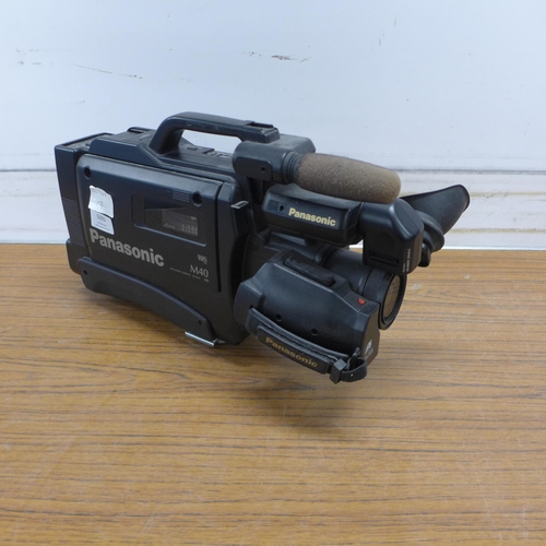 5092 - A Panasonic M40 VHS NV-M40 HQ movie camera with tripod on casters