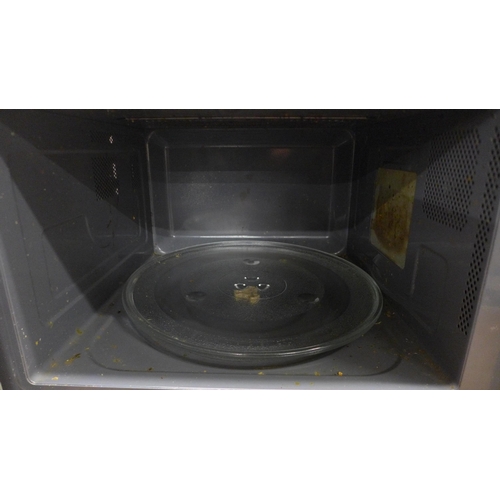 5106 - A Sharpe 900w microwave oven with spare microwave plate