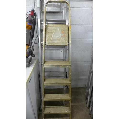 5115 - A quantity of six assorted step-ladders and steps