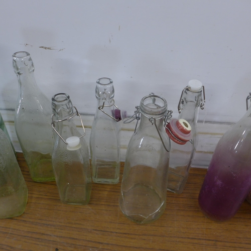 5151 - A collection of vintage glass bottles and a pot jug in a wooden storage crate