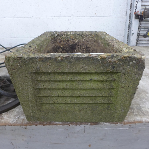 5152 - A concrete rectangular trough planter