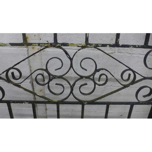 5162 - An 8ft wrought iron garden gate